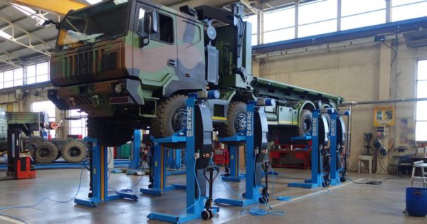 6. SEFAC Radgreifer 7,5  t  AKKU  Hebebühne LKW - Image 3